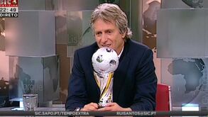 O troféu que Rui Santos atribuiu a Jorge Jesus