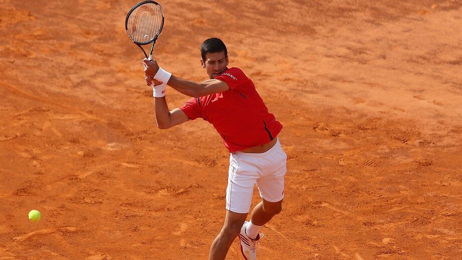 O sérvio fechou o primeiro set... assim!