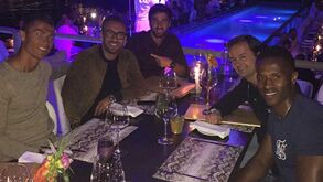 Ronaldo em jantar animado em Ibiza