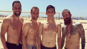 Raul Meireles e companhia matam saudades do futvólei