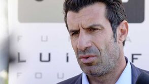 Dragões atacam Figo em artigo com título 