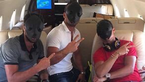 Cristiano Ronaldo 'disfarçado' viaja para Lisboa