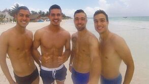 Quarteto de dragões vai a banhos no México