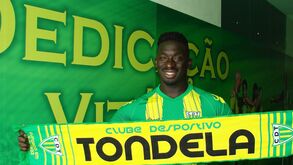 Mamadu Candé assina por duas épocas