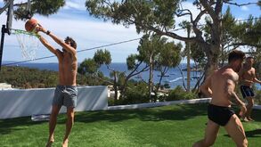 Sergi Roberto reúne ex-craques da cantera culé nas férias