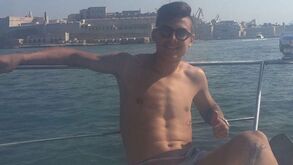 Dybala aproveita o sol do verão