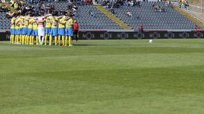 Novo relvado começou a ser colocado no Estádio Municipal