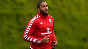 Ashley Williams: «Conheço bem Hazard e Lukaku»