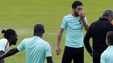 André Gomes e Raphaël Guerreiro ainda em dúvida