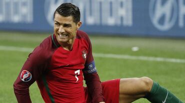 Ronaldo ficou a pedir grande penalidade