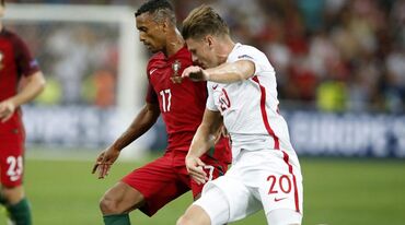 Intervalo em Marselha. Polónia-Portugal, 1-1