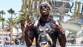 Pogba em Los Angeles para 'testes médicos'... em parque de diversões