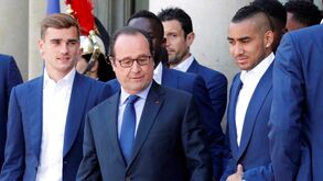 Hollande recebe equipa desolada