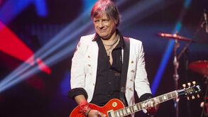 Zé Pedro: «É uma grande honra ser a banda sonora da alegria nacional»