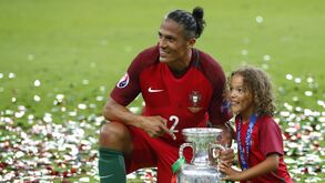 Póvoa de Varzim atribui medalha de Mérito Desportivo a Bruno Alves