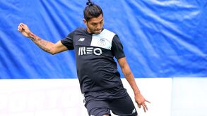 Corona chega-se ao golo
