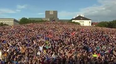 Seleção islandesa recebida por 15 mil adeptos em festa