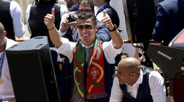 Ronaldo: «Fomos os primeiros a ganhar por este país»