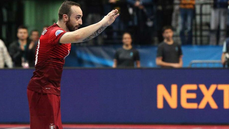 Sensacional este golo do português, marcado no Europeu de futsal