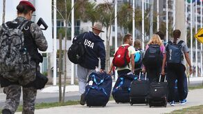Criminosos abordam turistas e levam um deles para favela