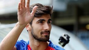 Águias aprovam negócio de André Gomes