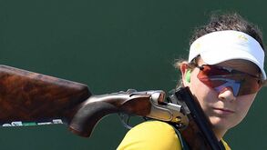 Catherine Skinner conquista ouro no fosso olímpico