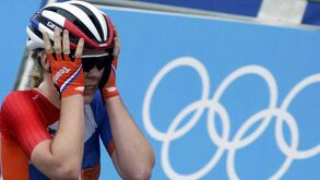 Anna van der Breggen vence ouro na prova em linha