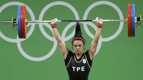 Hsu Shu-Ching conquista ouro nos 53 kg