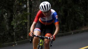 Annemiek Van Vleuten vai continuar hospitalizada