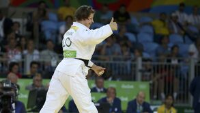 Tina Trstenjak conquista ouro nos -63 kg