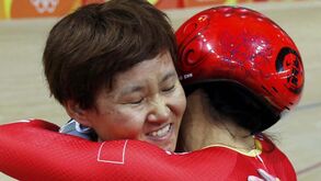 Chinesas juntam ouro ao recorde do Mundo no sprint