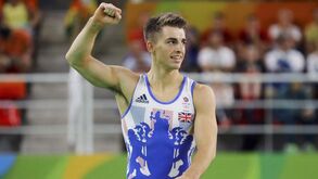 Max Whitlock conquista medalha de ouro na prova de solo
