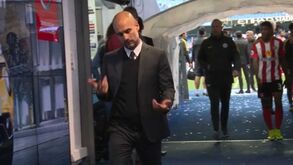 Guardiola... a falar sozinho?