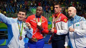 Evgeny Tishchenko campeão de pesados