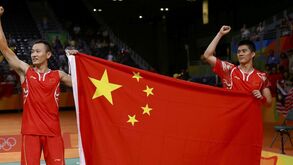 Fu Haifeng e Zhang Nan sagram-se campeões de pares