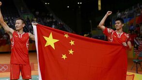 Fu Haifeng e Zhang Nan campeões de pares