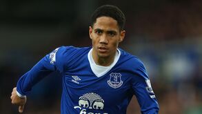 Sunderland anuncia contratação de Steven Pienaar