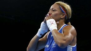 Estelle Mossely conquista medalha de ouro