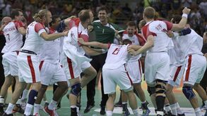Dinamarca junta-se à bicampeã França na final masculina