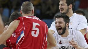Sérvia marca encontro com os Estados Unidos na final masculina
