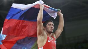 Abdulrashid Sadulaev conquista ouro em -86 kg