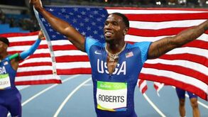 Estados Unidos recuperam título nos 4x400 m masculinos