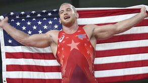 Kyle Snyder conquista ouro nos 97 kg