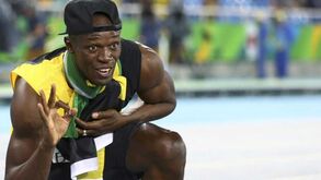 Sapatilha autografada por Bolt arrematada por 16 mil euros