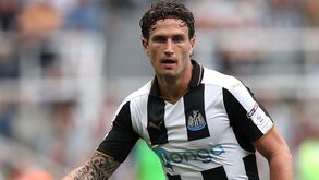 Janmaat assina pelo Watford