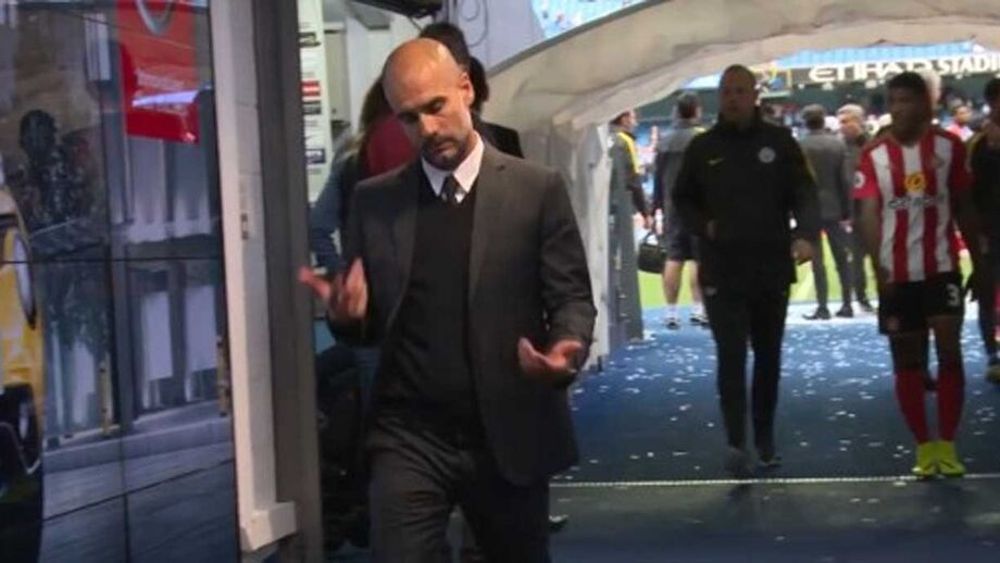  Pep Guardiola não pareceu muito convencido do que acabara de ver...