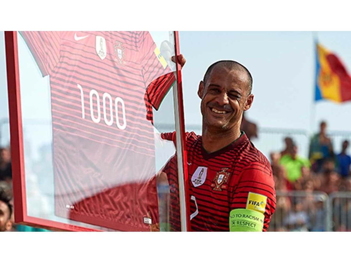 Madjer eleito melhor jogador do mundo de futebol de praia de 2015