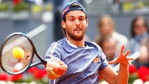 João Sousa leva a melhor frente a Rublev e segue em frente em S. Petersburgo