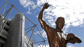 Newcastle imortaliza Alan Shearer