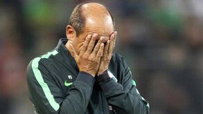 Werder Bremen rescinde com treinador Viktor Skripnik